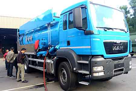 肯富来液环泵在市政行业吸污车使用现场